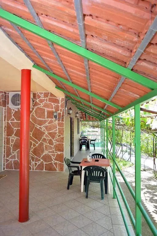 Romeo'S Guest House 2 Piqeras
