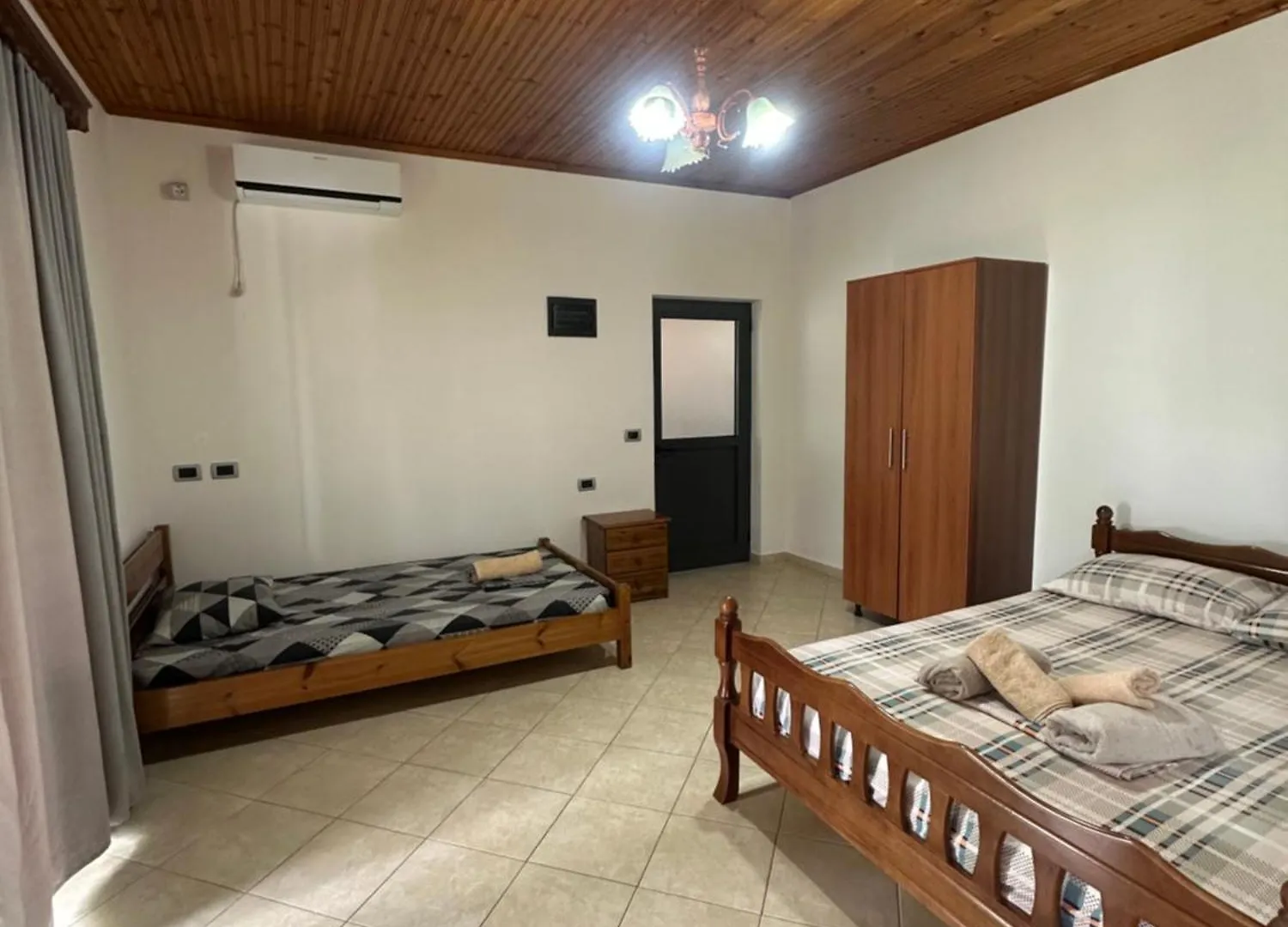 Romeo'S Guest House 2 Piqeras